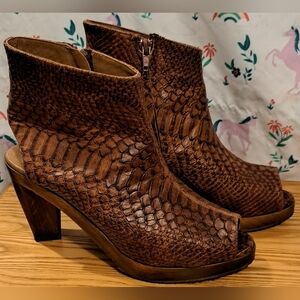 EUC Anthro Salpy Terri Mocha Croc Neutral Boho Peep Toe Heel Ankle Boot SZ 9